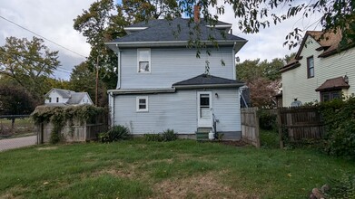 766 Hazel St in Akron, OH - Foto de edificio - Building Photo