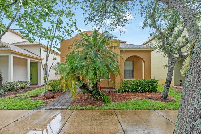 property at 2567 SE Ruskin Dr