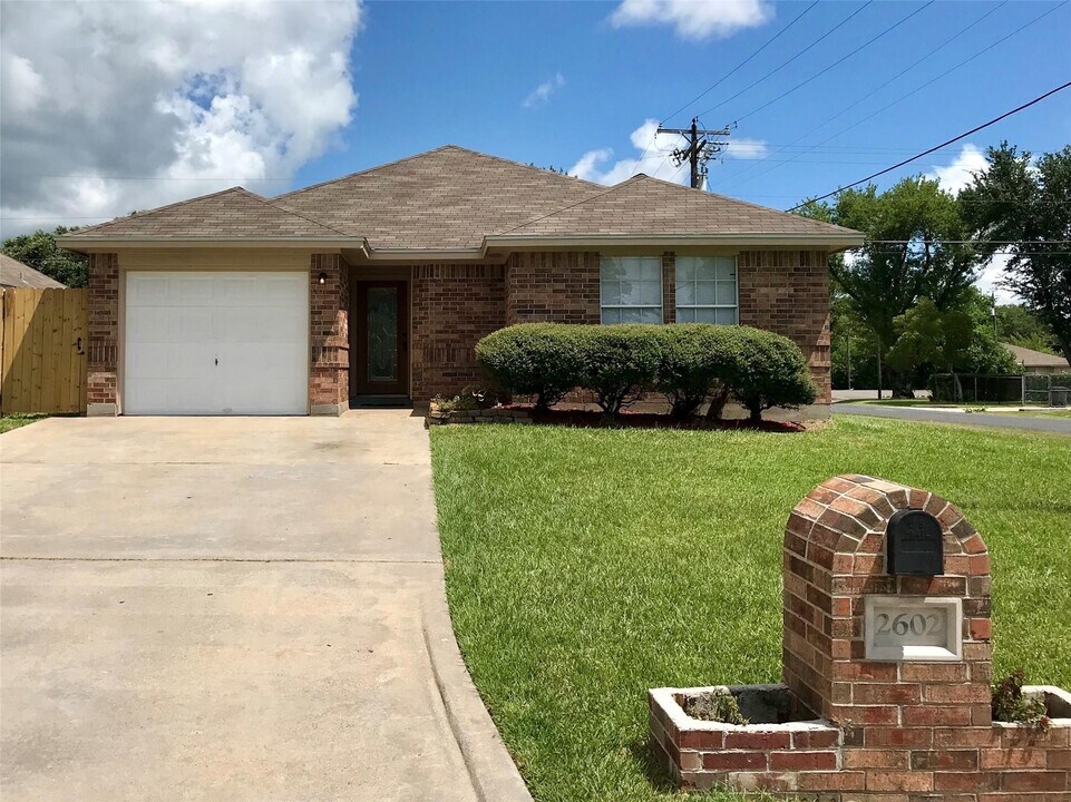 2602 27th Ave N in Texas City, TX - Building Photo