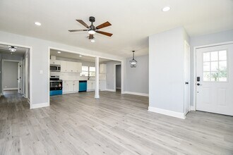 5429 De Lange Ln in Houston, TX - Building Photo - Building Photo