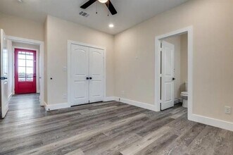 511 N Davis Dr in Arlington, TX - Building Photo - Building Photo