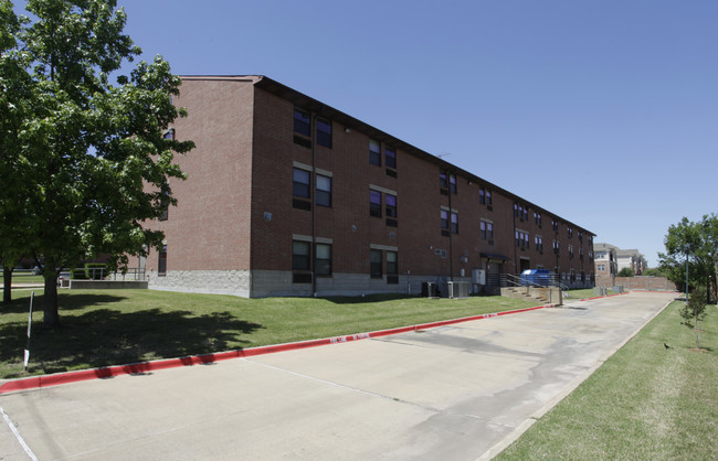 Mesquite Gardens Apartments in Mesquite, TX - Foto de edificio - Building Photo