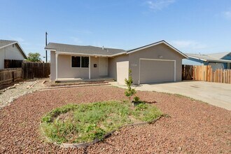 7726 Laurie Way in Sacramento, CA - Building Photo - Building Photo