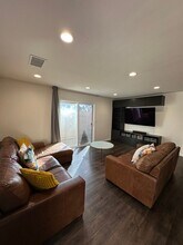 7775 Camino Glorita in San Diego, CA - Building Photo - Building Photo