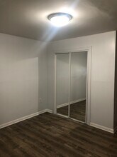 4837 Grove St, Unit G in Skokie, IL - Building Photo - Building Photo