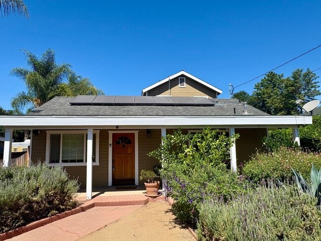 133 Prospect St in Oak View, CA - Building Photo - Building Photo