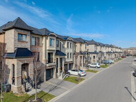 558 Mermaid Cres in Mississauga, ON - Building Photo