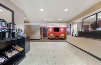 Furnished Studio-Baltimore - BWI Airport - in Linthicum Heights, MD - Foto de edificio - Building Photo