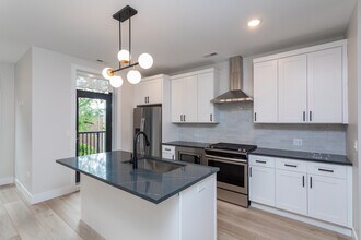 Abode 1214 in Chicago, IL - Building Photo - Building Photo