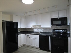 1803 Parr Lake Dr in Newburgh, NY - Building Photo - Building Photo