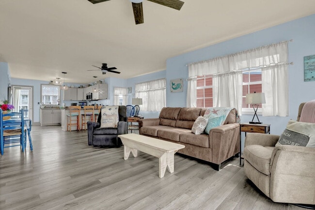 1413 New River Inlet Rd in North Topsail Beach, NC - Building Photo - Building Photo