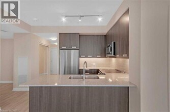 35 Watergarden Dr in Mississauga, ON - Building Photo - Building Photo