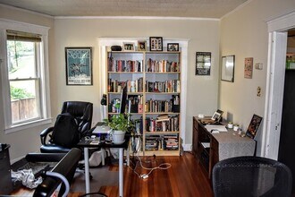 176 Poplar St, Unit 3 in Boston, MA - Foto de edificio - Building Photo