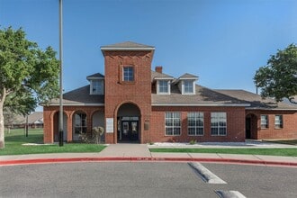 1600 W Clements St in Odessa, TX - Foto de edificio - Building Photo