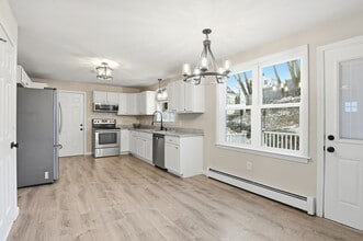 42 Catalpa Cir in Worcester, MA - Building Photo - Building Photo