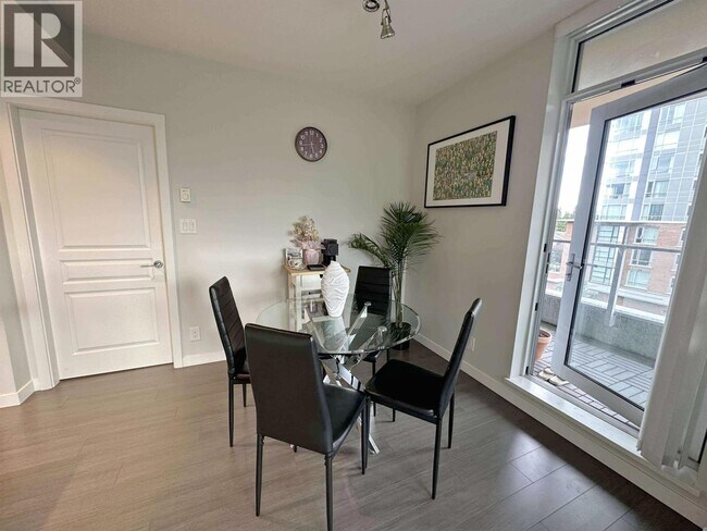 3093 Windsor Gate in Coquitlam, BC - Building Photo - Building Photo