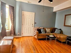 1234 W Argyle St, Unit 2M in Chicago, IL - Building Photo - Building Photo