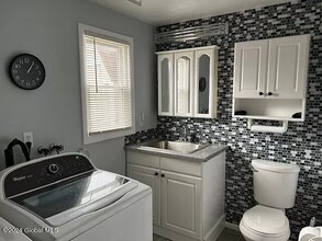 2 Long Ave in Latham, NY - Building Photo - Building Photo