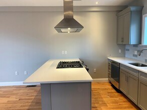 11 Goodhue St in Salem, MA - Building Photo - Building Photo