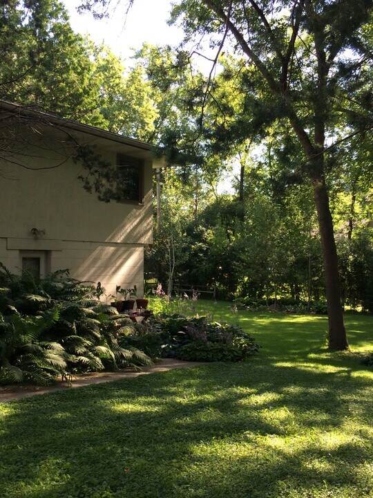2748 Western Ave N, Unit Lower Unit in Roseville, MN - Building Photo