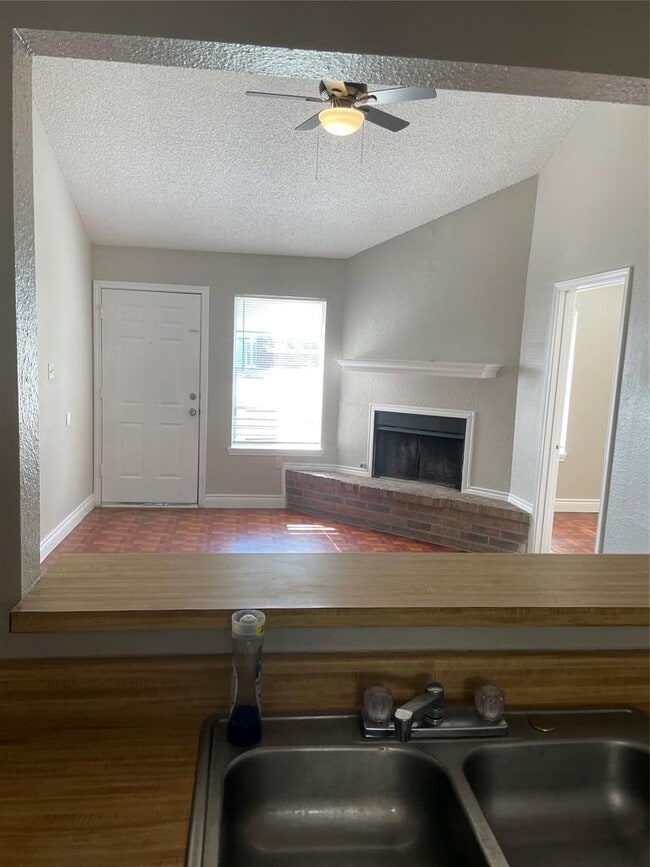 104 Jim Cage Ln in Hutto, TX - Building Photo - Building Photo