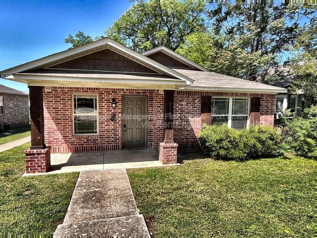 property at 318 S 12th St