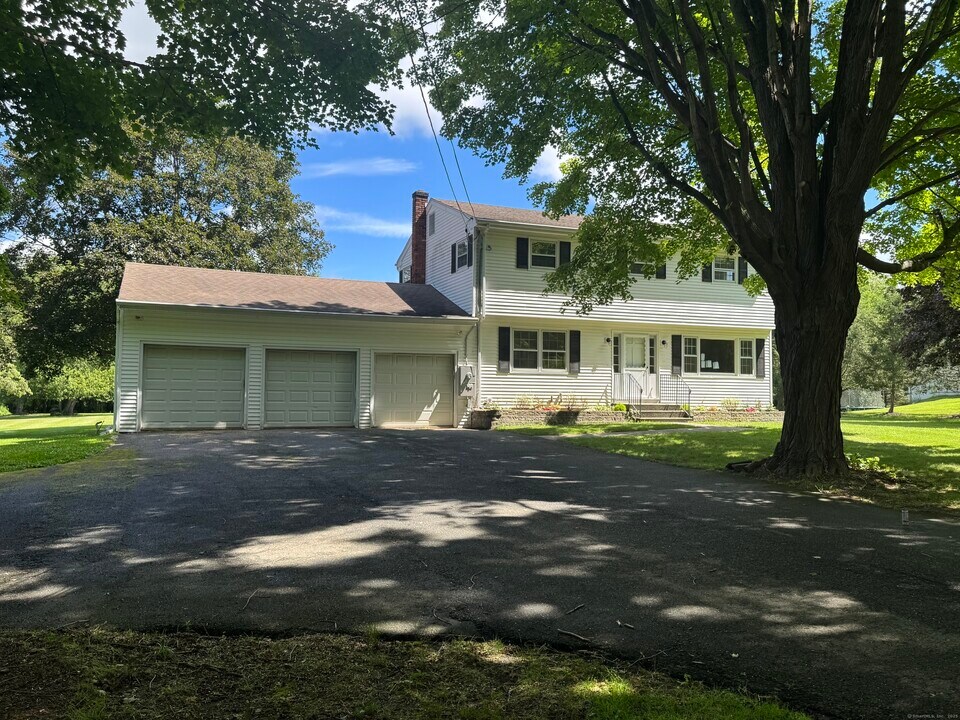 408 Hut Hill Rd in Bridgewater, CT - Building Photo