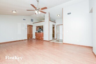 104 Hazel Blvd in Sanford, FL - Foto de edificio - Building Photo