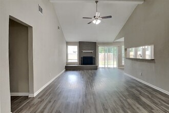 10210 Rippling Fields Dr in Houston, TX - Building Photo - Building Photo