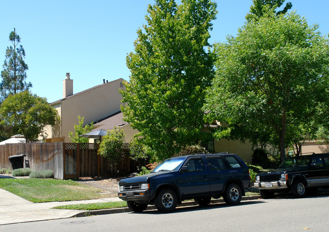 2948 Tachevah Dr in Santa Rosa, CA - Building Photo - Building Photo