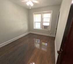 5548 W Farragut Ave in Chicago, IL - Building Photo - Building Photo