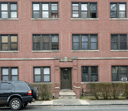 411 Warburton Ave in Yonkers, NY - Foto de edificio - Building Photo