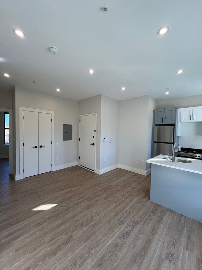 268 Martin Luther King Jr Dr, Unit 3C in Jersey City, NJ - Building Photo - Building Photo