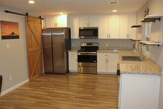 1213 Bookertee St in Baytown, TX - Foto de edificio - Building Photo