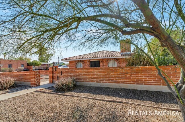 1590 E Hampton St in Tucson, AZ - Building Photo - Building Photo