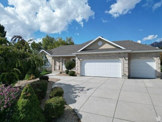 property at 152 W 4050 N