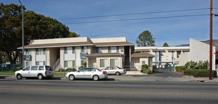 Community Arms Apartments in Pasadena, CA - Building Photo - Building Photo