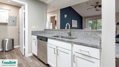 300 Long Shoals Rd in Asheville, NC - Building Photo - Building Photo