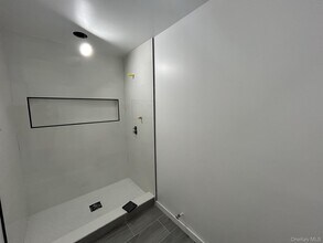 5 Norfolk Ct in Coram, NY - Building Photo - Building Photo