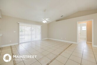 448 Reading St in Lehigh Acres, FL - Foto de edificio - Building Photo