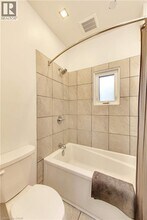 122 Forsyth St N in Sarnia, ON - Foto de edificio - Building Photo