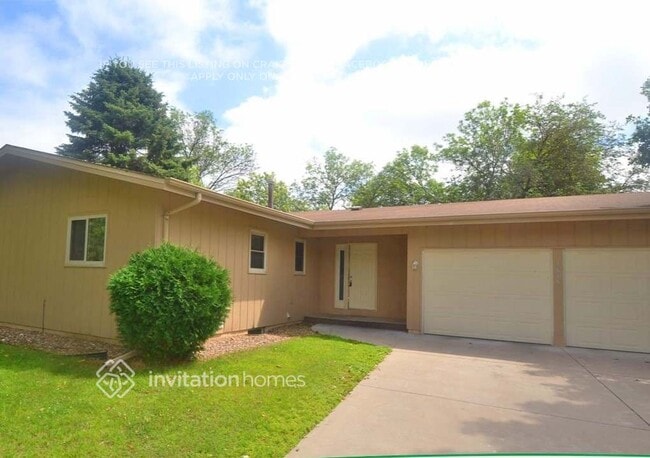 property at 7818 Hampshire Cir N