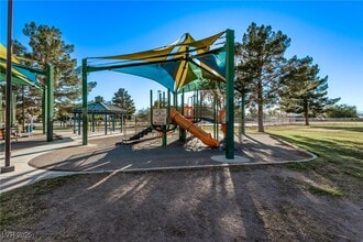 2368 Winterwood Blvd in Las Vegas, NV - Foto de edificio - Building Photo