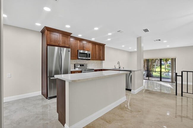 21476 Juego Cir in Boca Raton, FL - Building Photo - Building Photo