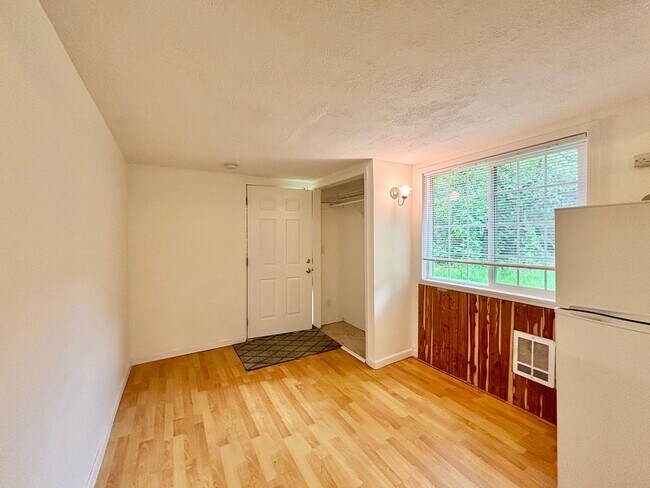 4502 150th Pl SE in Bellevue, WA - Building Photo - Building Photo
