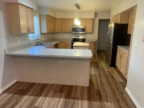 5860 Par View Dr in Ypsilanti, MI - Building Photo - Building Photo