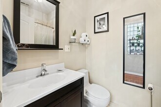 2246 N Magnolia Ave in Chicago, IL - Building Photo - Building Photo