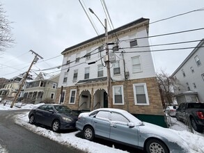 15 Laurel St, Unit 3 in Somerville, MA - Building Photo - Building Photo