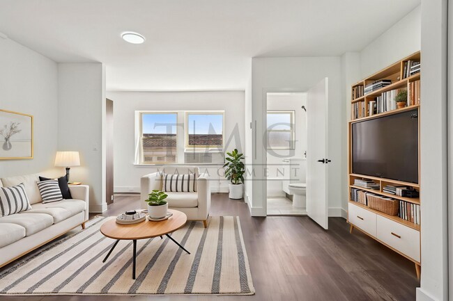 property at 1553 W Hollywood Ave