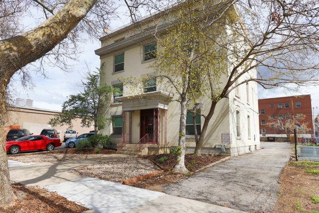 Oquirrh Apartments in Salt Lake City, UT - Building Photo - Building Photo